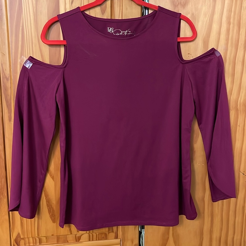 DG2 DIANE GILMAN COLD SHOULDER TOP WOMENS Sz M MAROON LONG FLARE SLEEVE BLOUSE